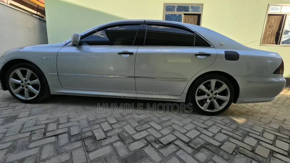 Toyota Crown 2006 Silver