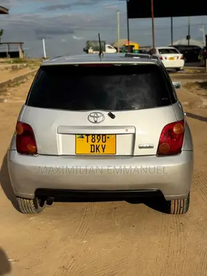 Toyota IST 2005 Silver