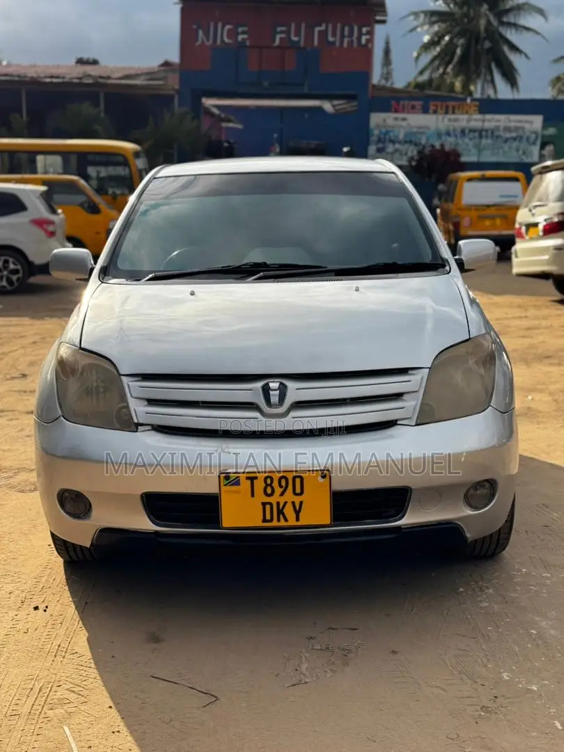 Toyota IST 2005 Silver
