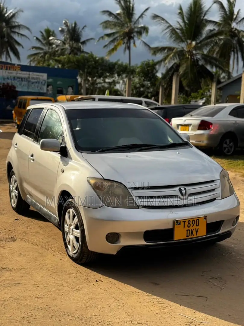 Toyota IST 2005 Silver