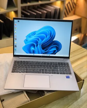 Laptop HP ZBook Firefly 16 G10 16GB Intel Core i7 SSD 512GB