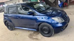 Toyota IST 2005