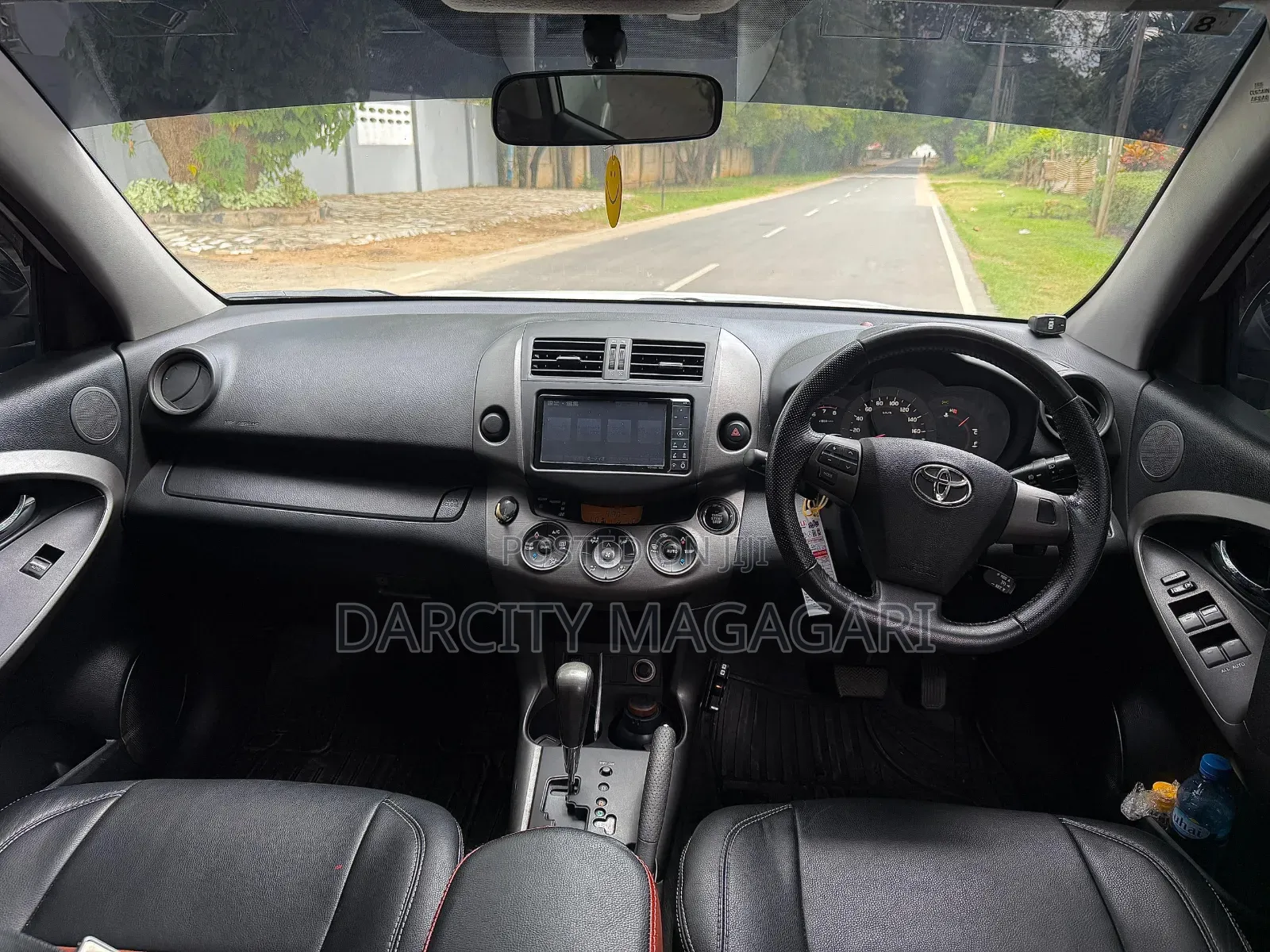 Toyota Vanguard 2010 White