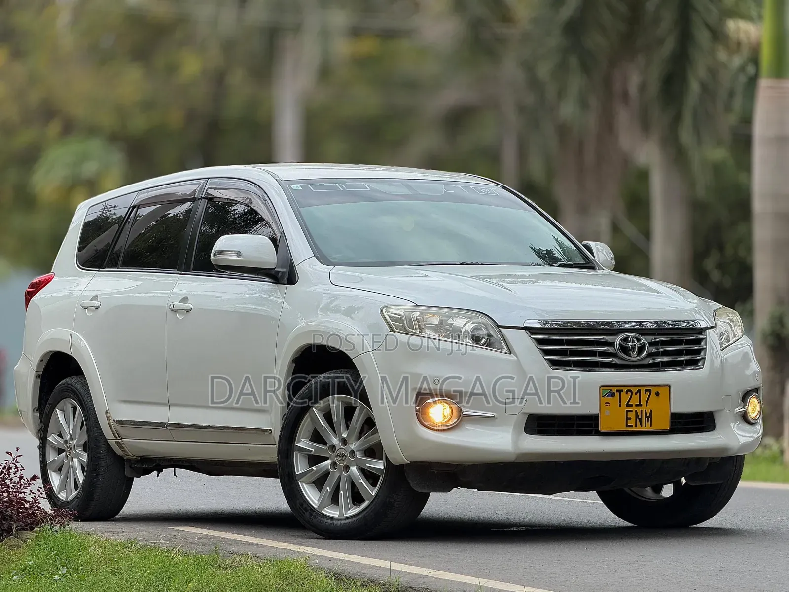 Toyota Vanguard 2010 White