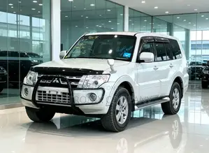 Mitsubishi Pajero 2013 White