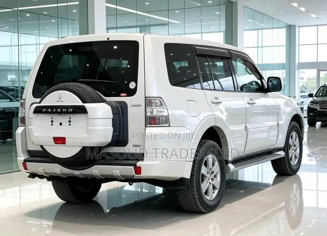 Mitsubishi Pajero 2013 White