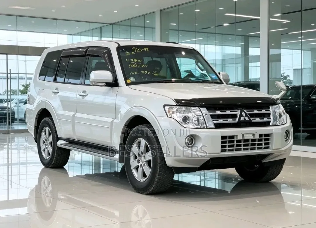 Mitsubishi Pajero 2013 White