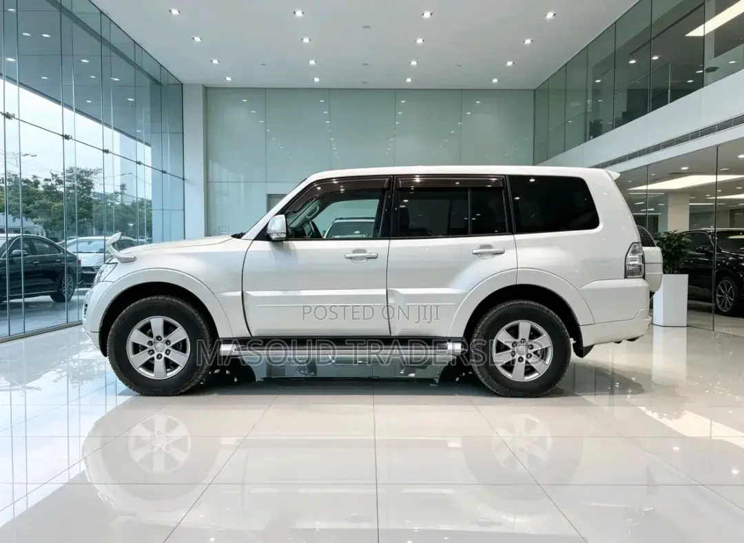 Mitsubishi Pajero 2013 White