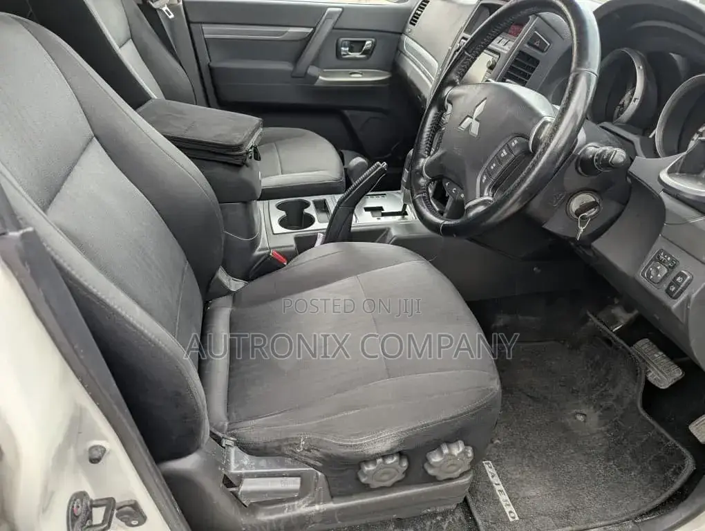 Mitsubishi Pajero 2013 White