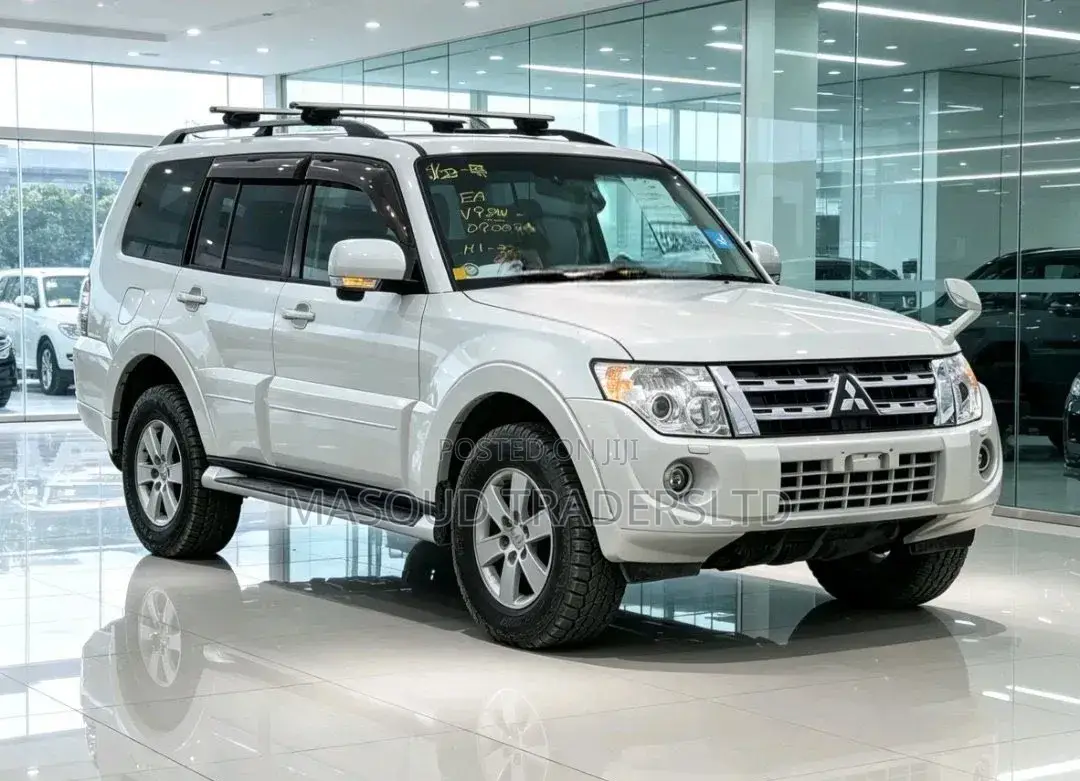 Mitsubishi Pajero 2013 White