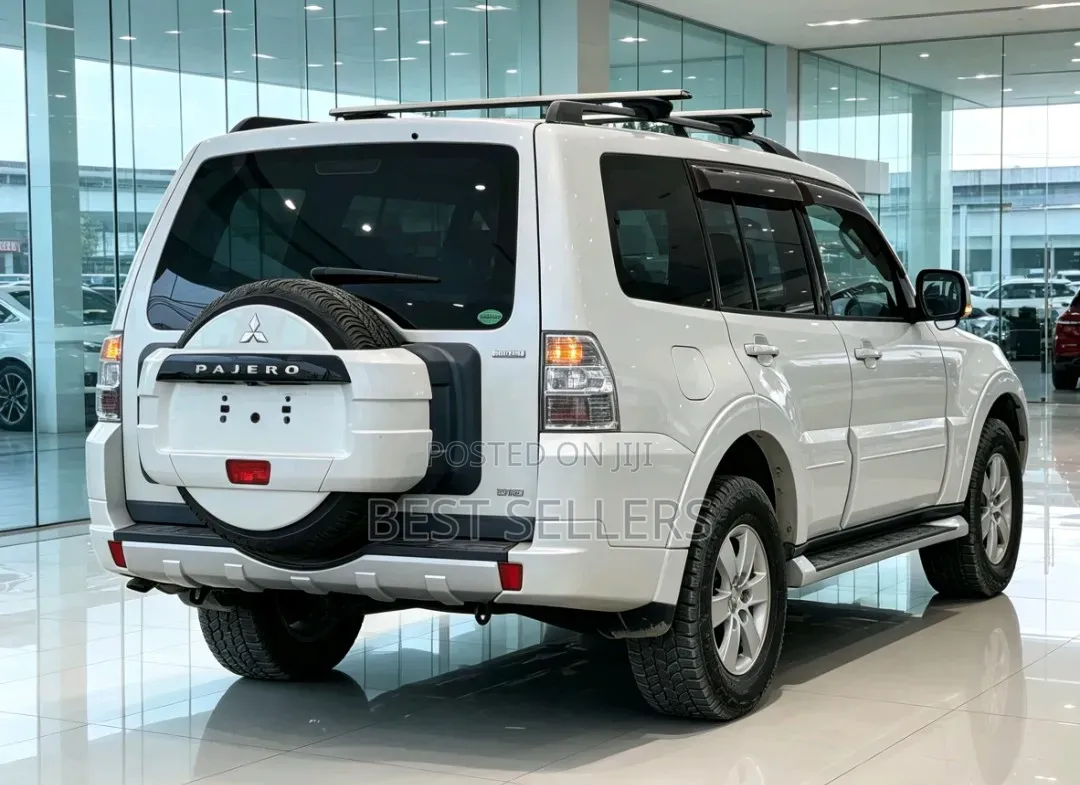 Mitsubishi Pajero 2013 White