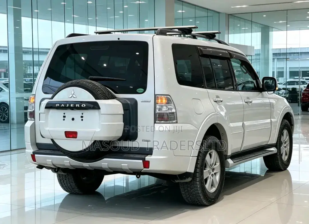 Mitsubishi Pajero 2013 White