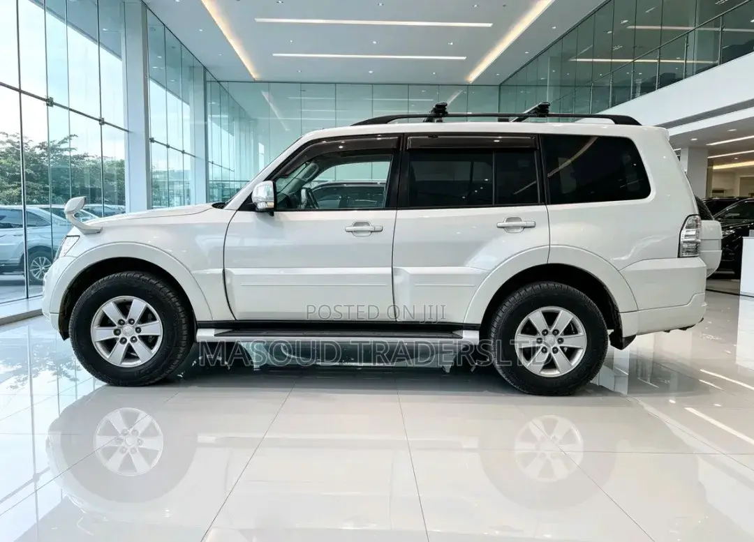 Mitsubishi Pajero 2013 White