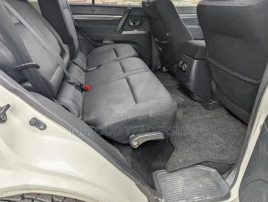 Mitsubishi Pajero 2013 White