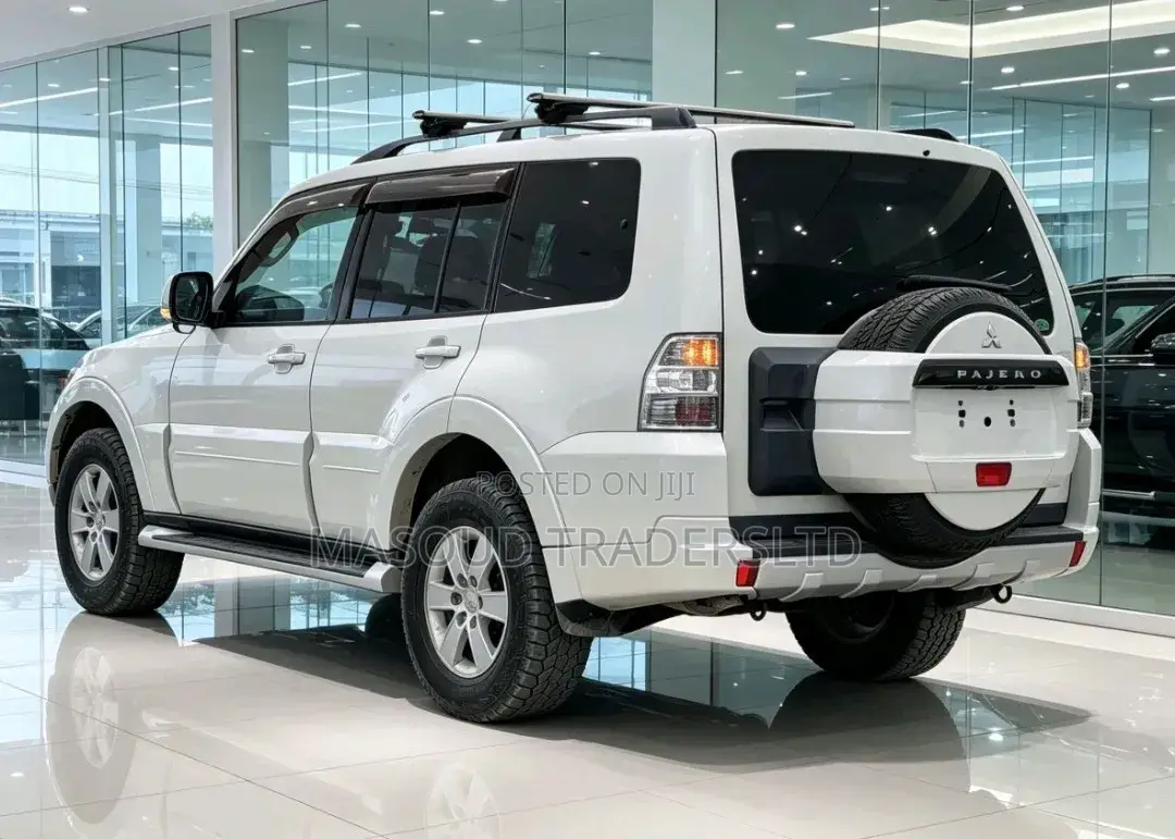 Mitsubishi Pajero 2013 White
