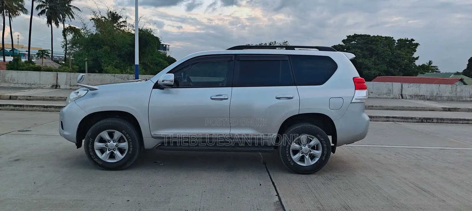 Toyota Land Cruiser Prado 2010 Silver