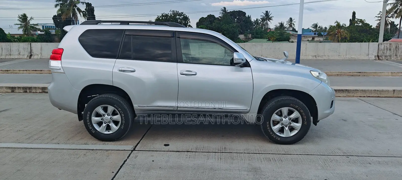 Toyota Land Cruiser Prado 2010 Silver