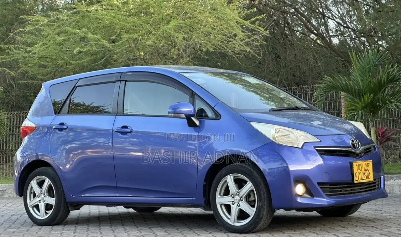 Toyota Ractis 1.5 FWD 2010 Blue