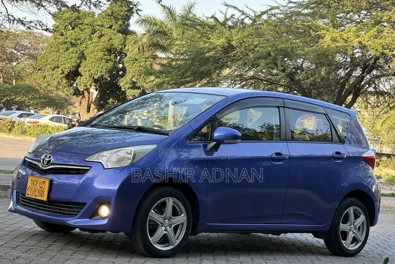 Toyota Ractis 1.5 FWD 2010 Blue