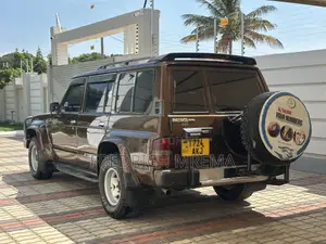 Nissan Patrol 1992 Brown