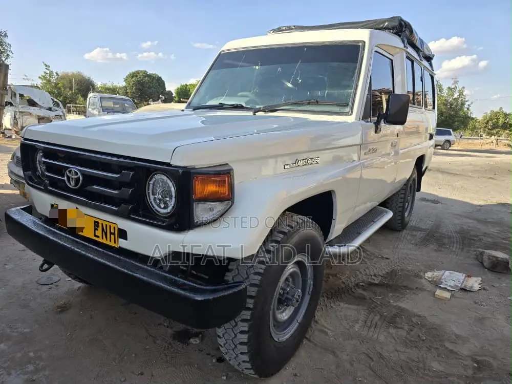 Toyota Land Cruiser 2005 White