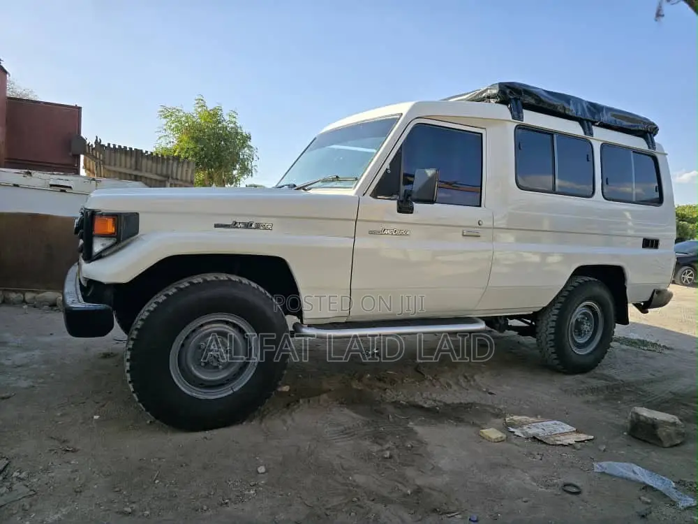 Toyota Land Cruiser 2005 White