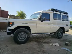 Toyota Land Cruiser 2005 White