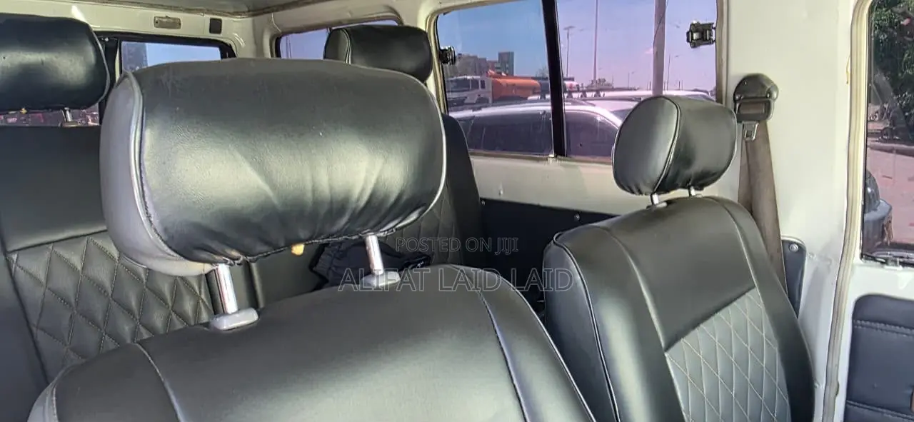 Toyota Land Cruiser 2005 White