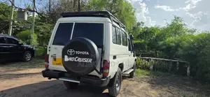 Toyota Land Cruiser 2005 White