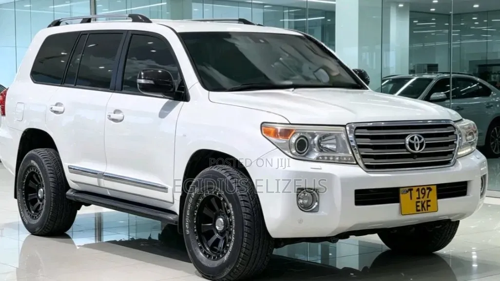 Toyota Land Cruiser 2015 White