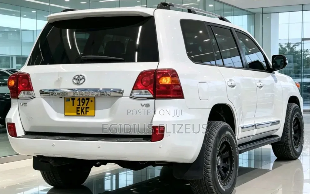 Toyota Land Cruiser 2015 White