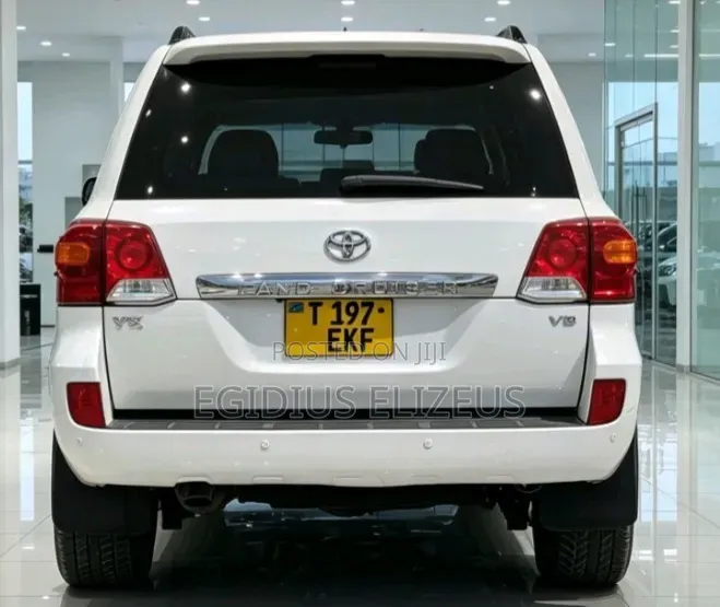 Toyota Land Cruiser 2015 White