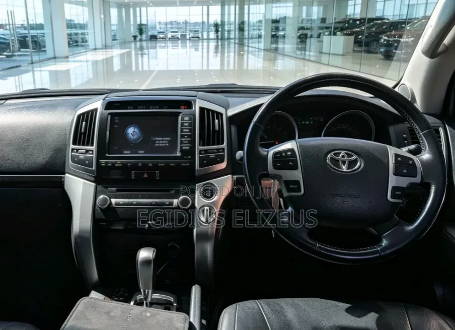 Toyota Land Cruiser 2015 White