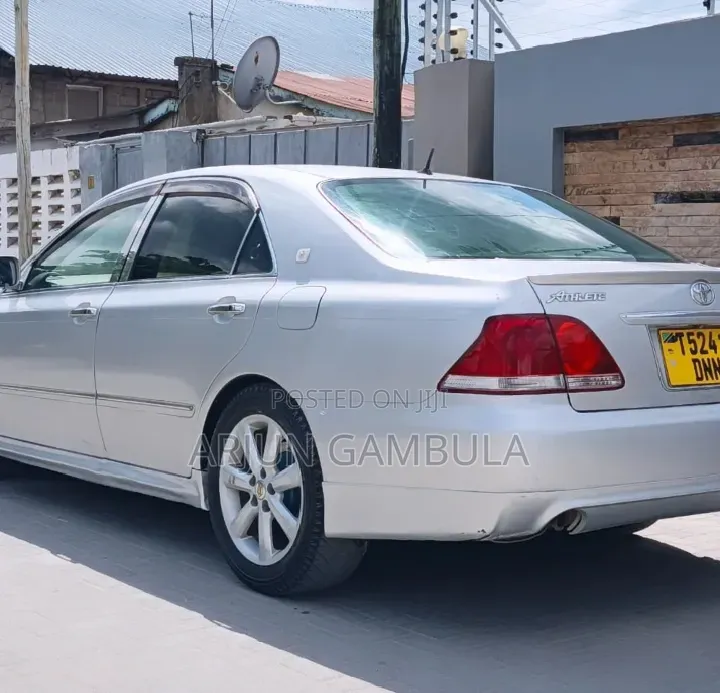 Toyota Crown Royale 2005 Silver