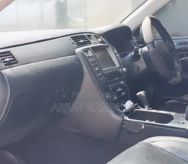 Toyota Crown Royale 2005 Silver
