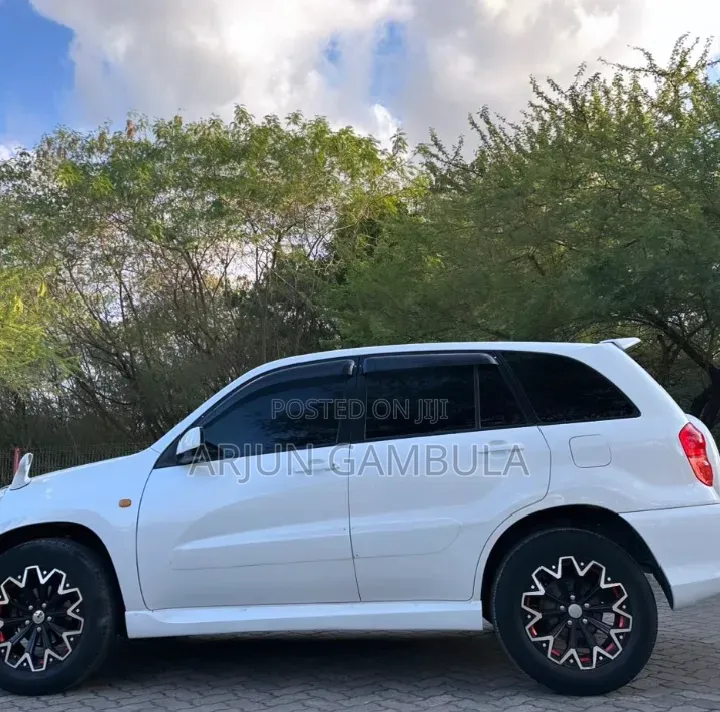 Toyota RAV4 2001 White