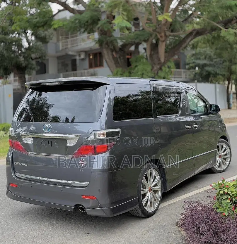 Toyota Vellfire 2010 Grey
