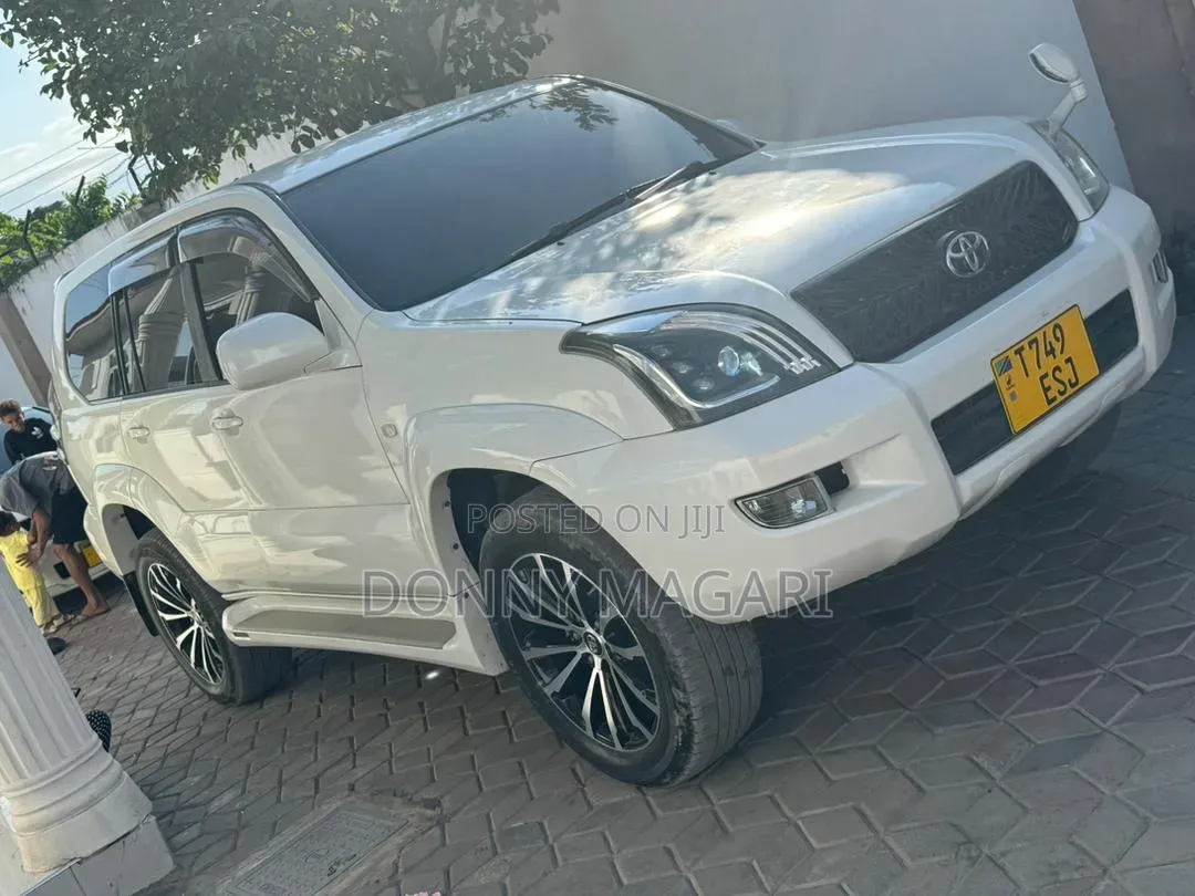 Toyota Land Cruiser Prado 2006 White
