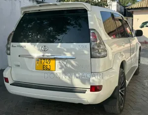 Toyota Land Cruiser Prado 2006 White