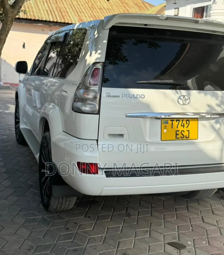 Toyota Land Cruiser Prado 2006 White