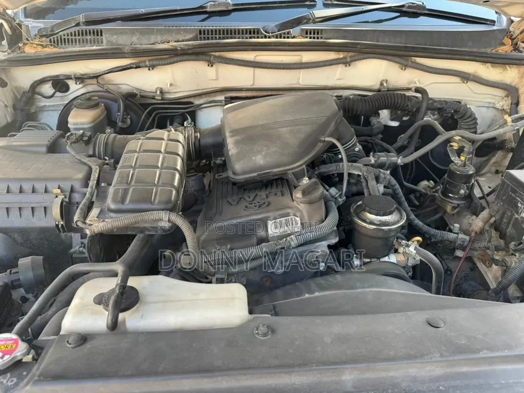 Toyota Land Cruiser Prado 2006 White