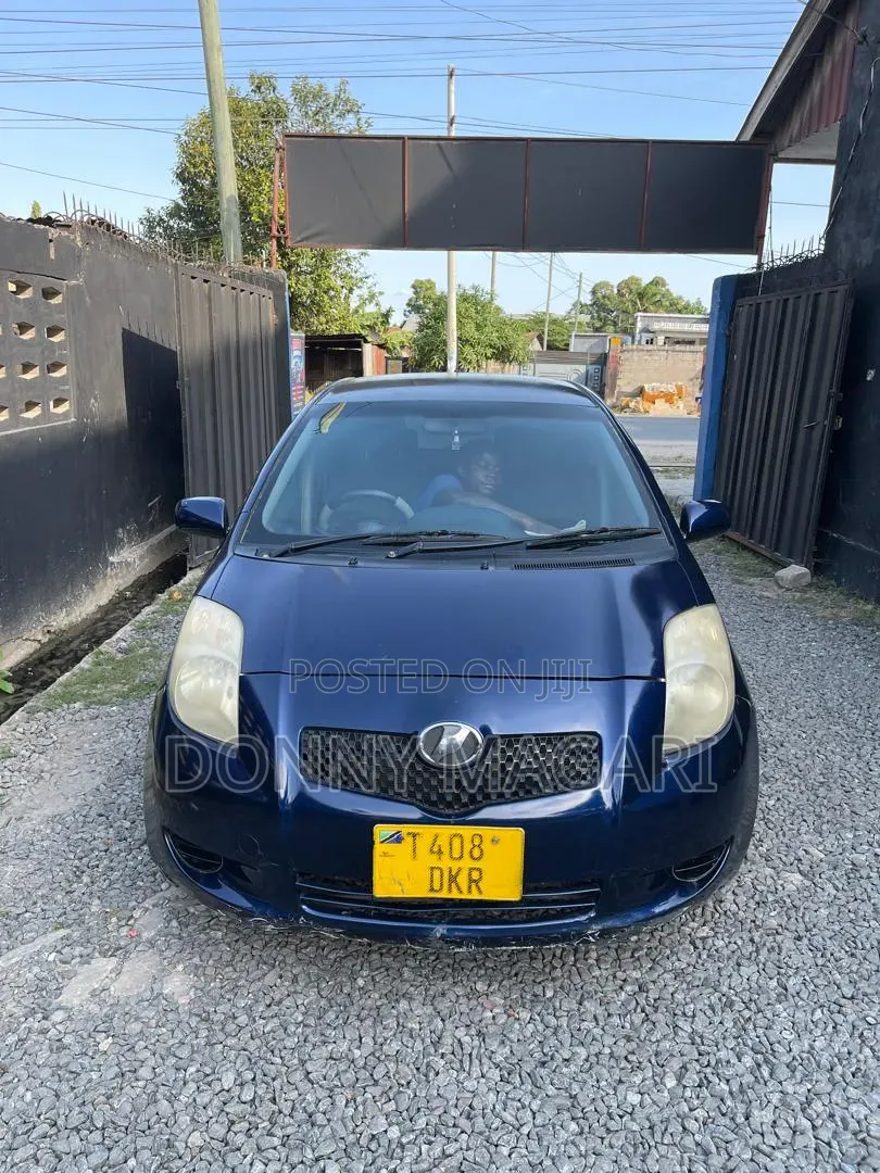 Toyota Vitz 2005 Blue