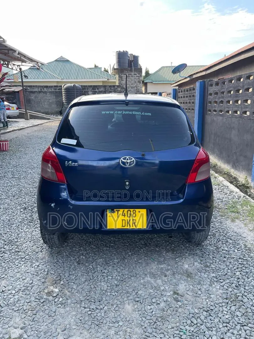 Toyota Vitz 2005 Blue