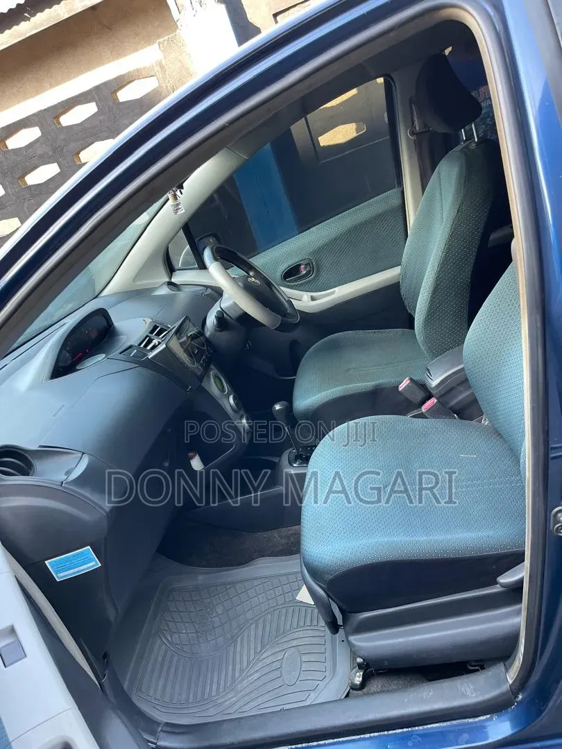 Toyota Vitz 2005 Blue