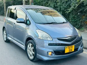 Toyota Ractis 2010 Blue