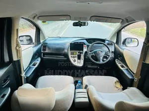 Toyota Ractis 2010 Blue