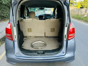 Toyota Ractis 2010 Blue