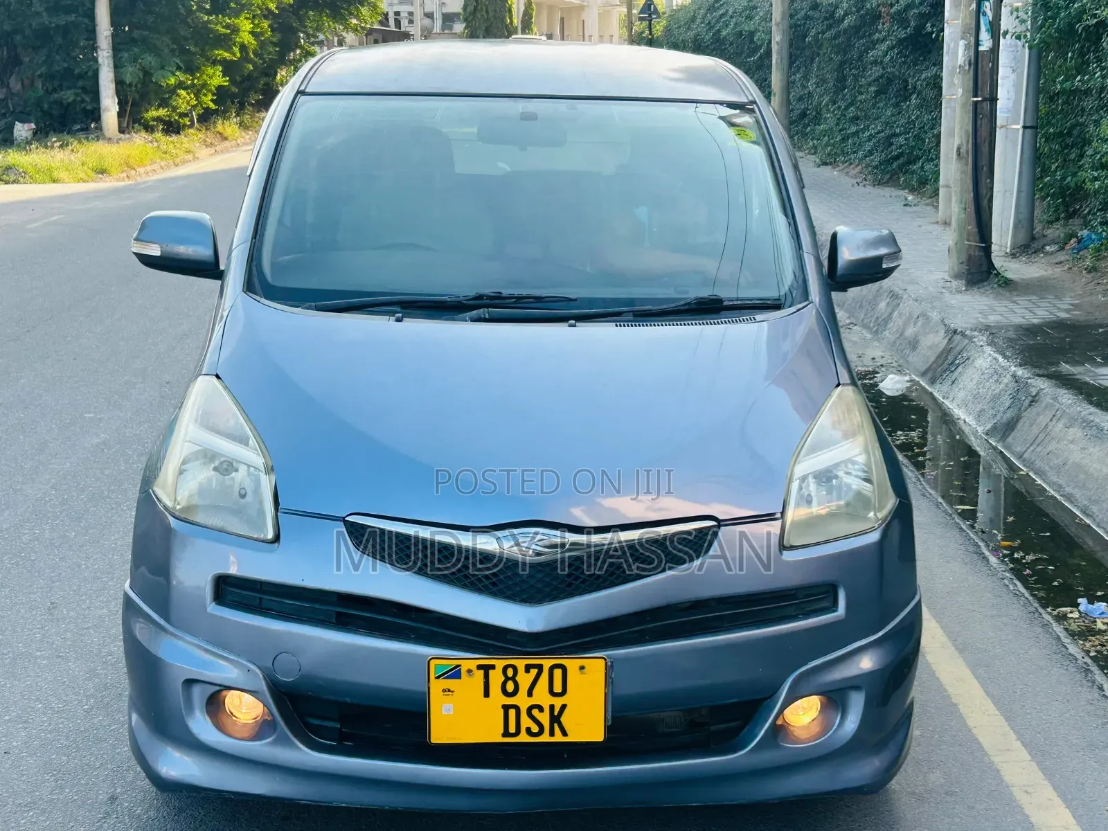 Toyota Ractis 2010 Blue