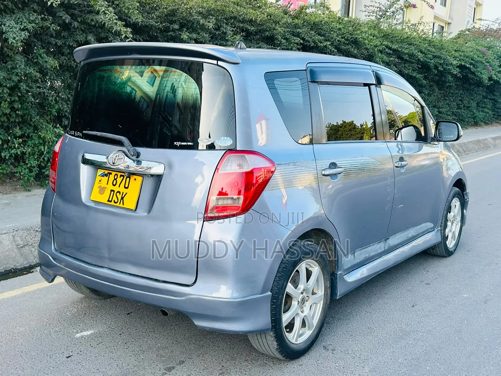 Toyota Ractis 2010 Blue