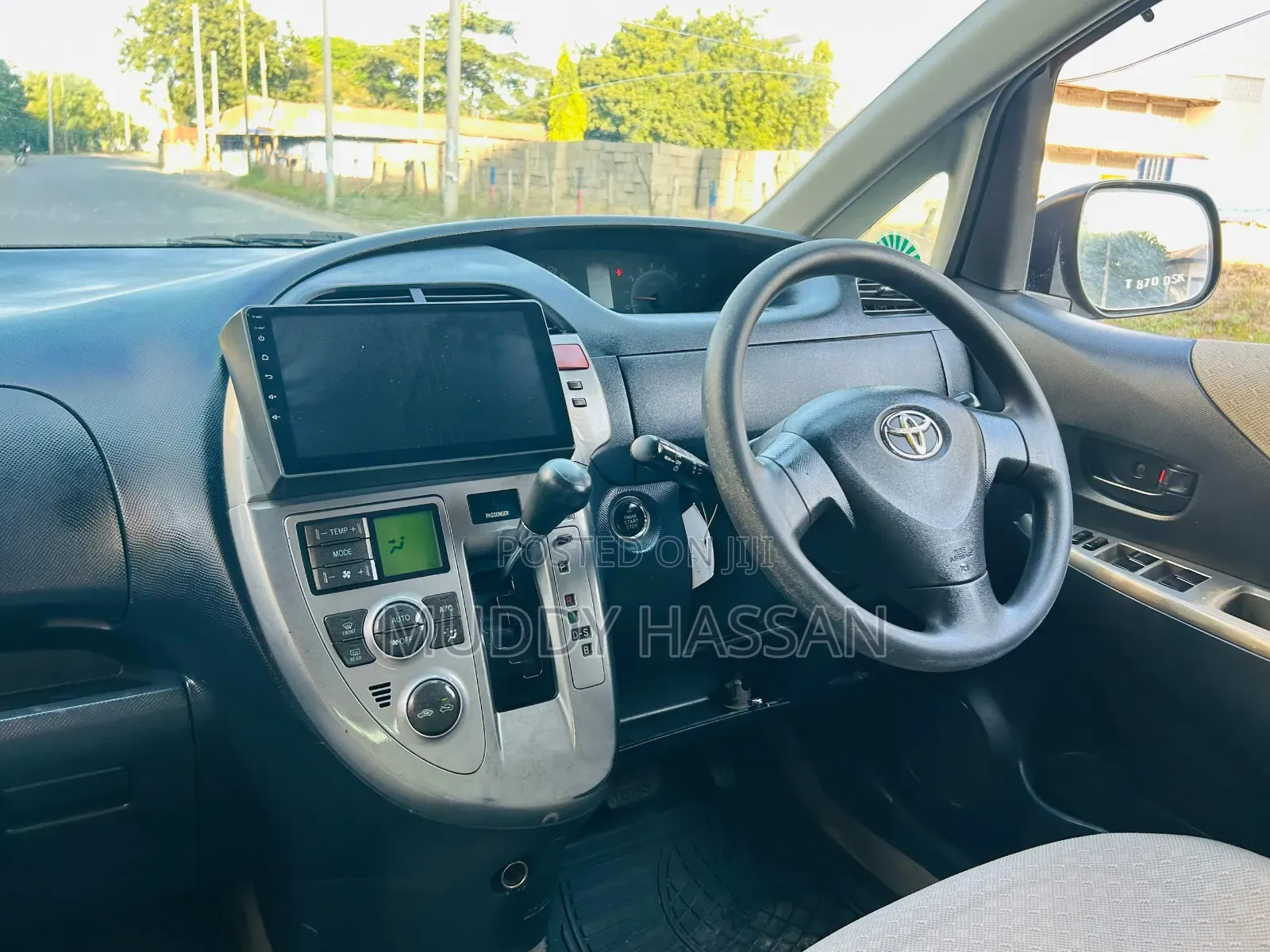 Toyota Ractis 2010 Blue